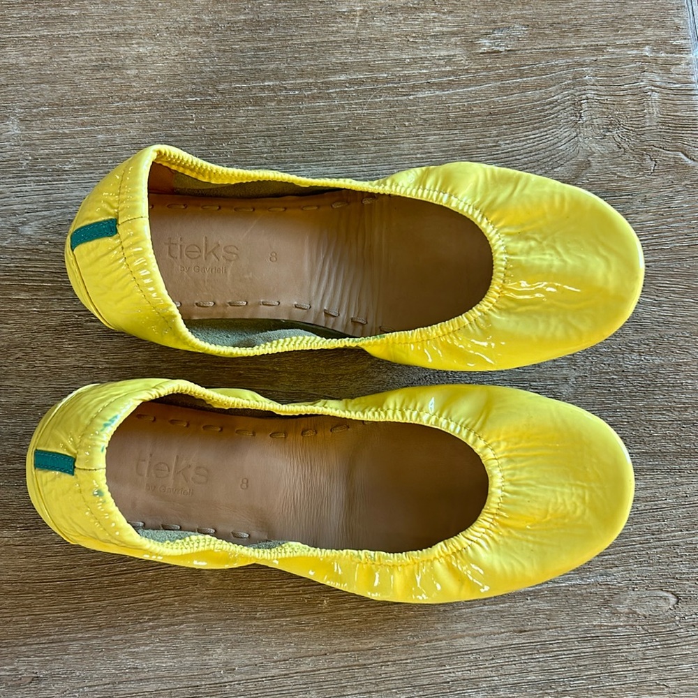 Tieks Women’s Lemon Patent Flat Size 8